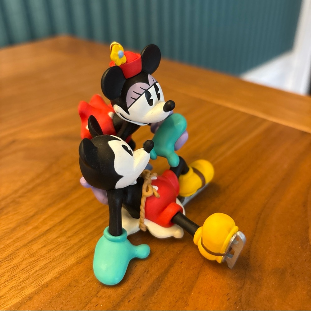 Hallmark 1997 Disney Minnie & Mickey Mouse New Pair of Skates Ornament - Picture 5 of 10